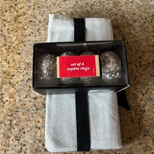 Set of 4 Silver Napkins and 4 Napkin Rings